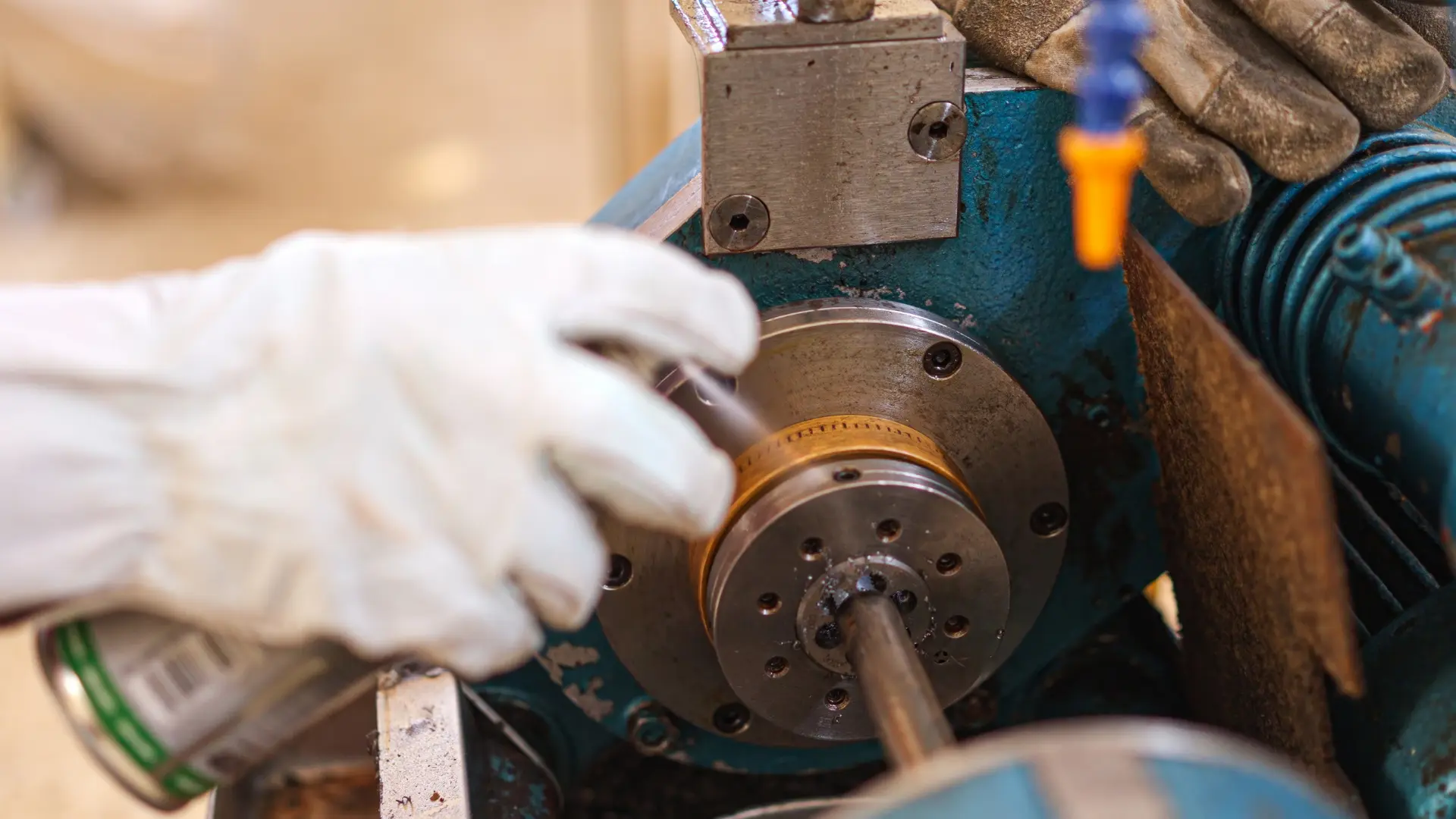 Técnico SSE em manutenção mecânica em ambiente industrial